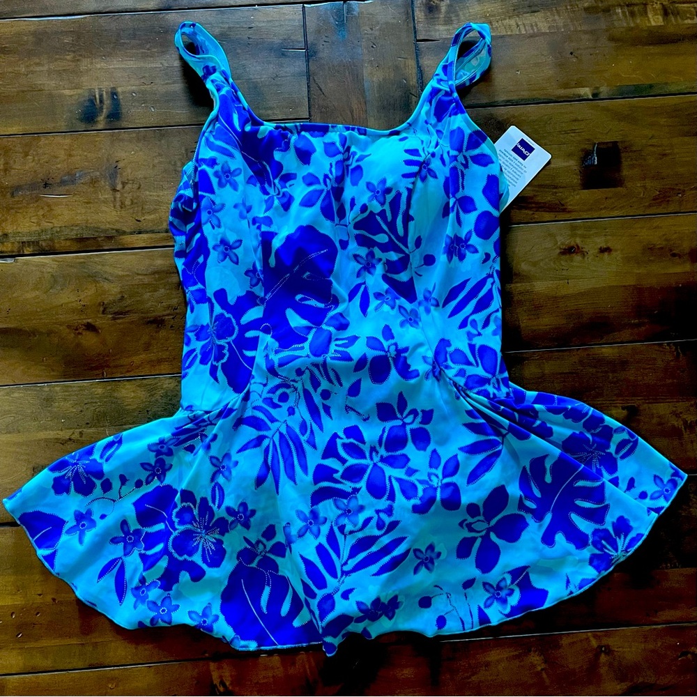 NEW Plus Size Le Cove 1 pc Swimsuit Size 22W